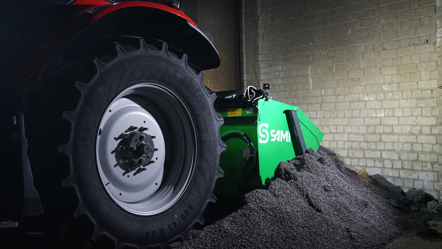 SAMI hot-dip galvanized SLH sand spreader on a Massey Ferguson tractor