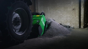 SAMI hot-dip galvanized SLH sand spreader on a Massey Ferguson tractor