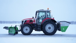 SAMI SLD disc spreader on a Massey Ferguson 6S tractor