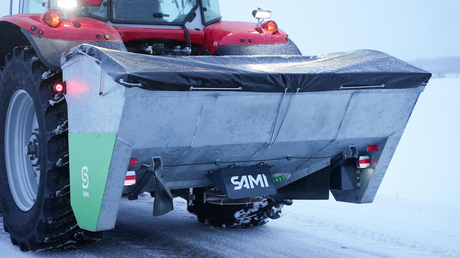SAMI SLD disc spreader on a Massey Ferguson 6S tractor