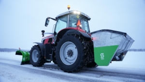 SAMI SLD disc spreader on a Massey Ferguson 6S tractor