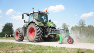 SAMI PRO rear blade on a Fendt 724 tractor