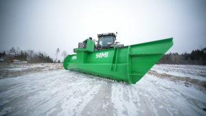 SAMI PRO rear blade on a Fendt 724 tractor