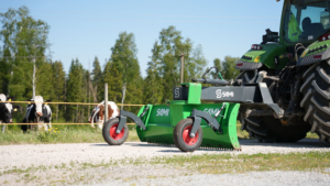 SAMI PRO rear blade on a Fendt 724 tractor