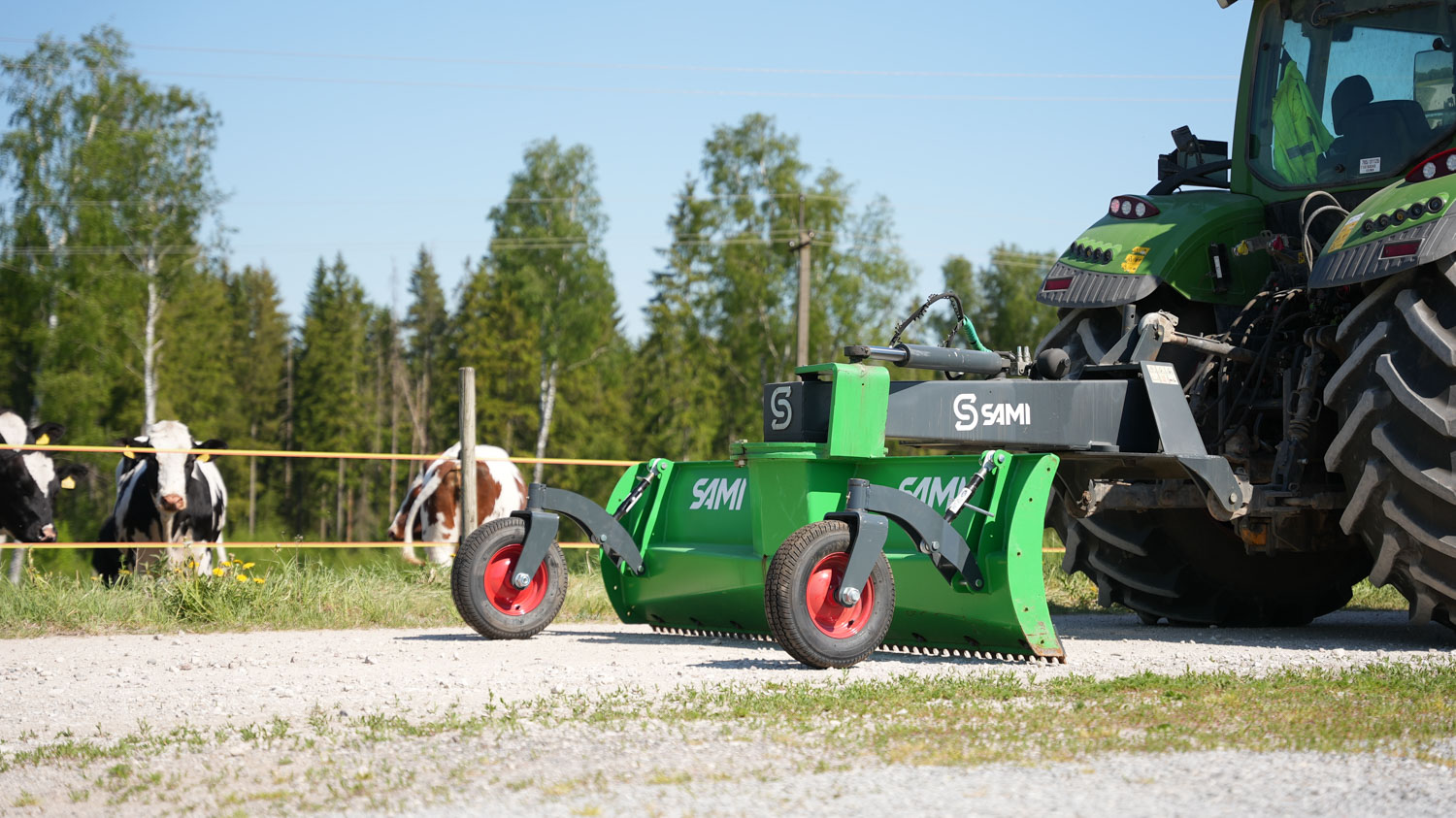 SAMI PRO rear blade on a Fendt 724 tractor