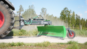 SAMI PRO rear blade on a Fendt 724 tractor