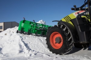 SAMI U plough UPA-4200 on a Claas tractor