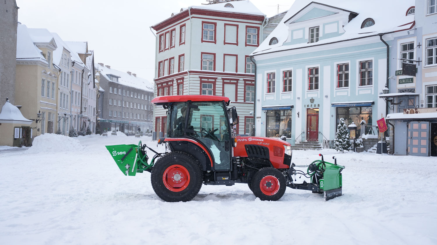 SAMI VL compact snow plough on a Kubota L2 tractor