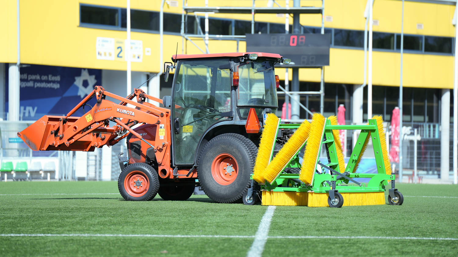 SAMI turf brush TB-4000 on a Kubota tractor