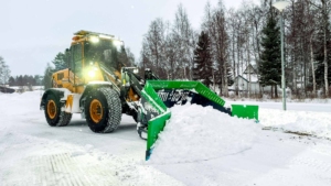 SAMI winged snow bucket WSB-2800 on a Volvo L60 loader