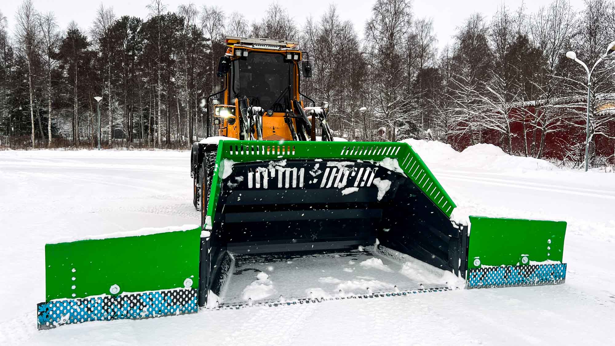 SAMI winged snow bucket WSB-2800 on a Volvo L60 loader