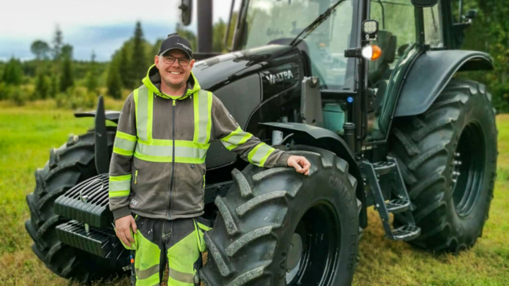 Erik-Sandberg-Valtra-N92-tractor